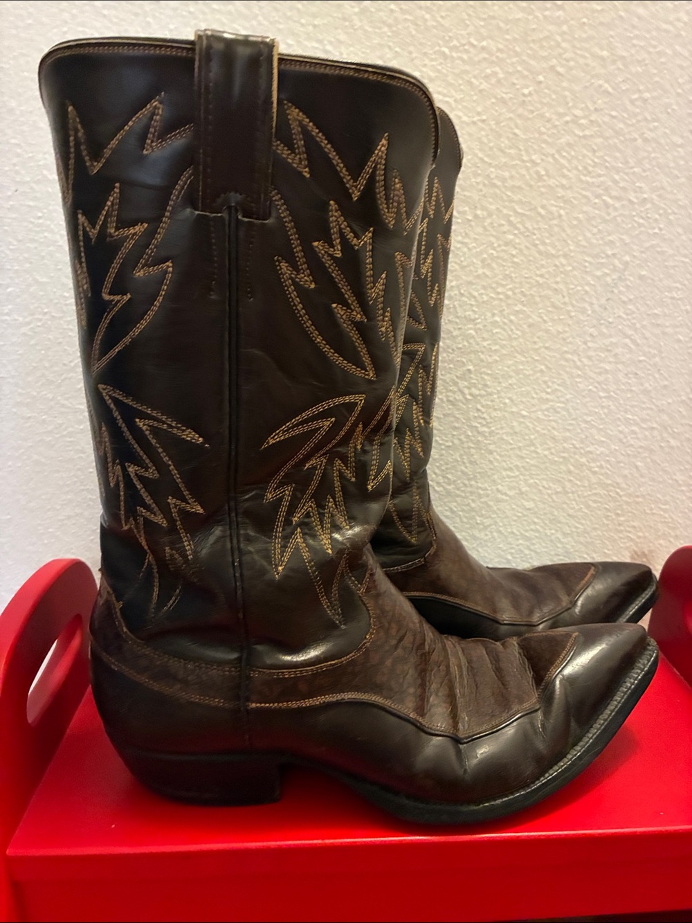 Justin Boots Dark Brown Leather Western Cowboy Boots Tan Stitching Mens 8 1/2